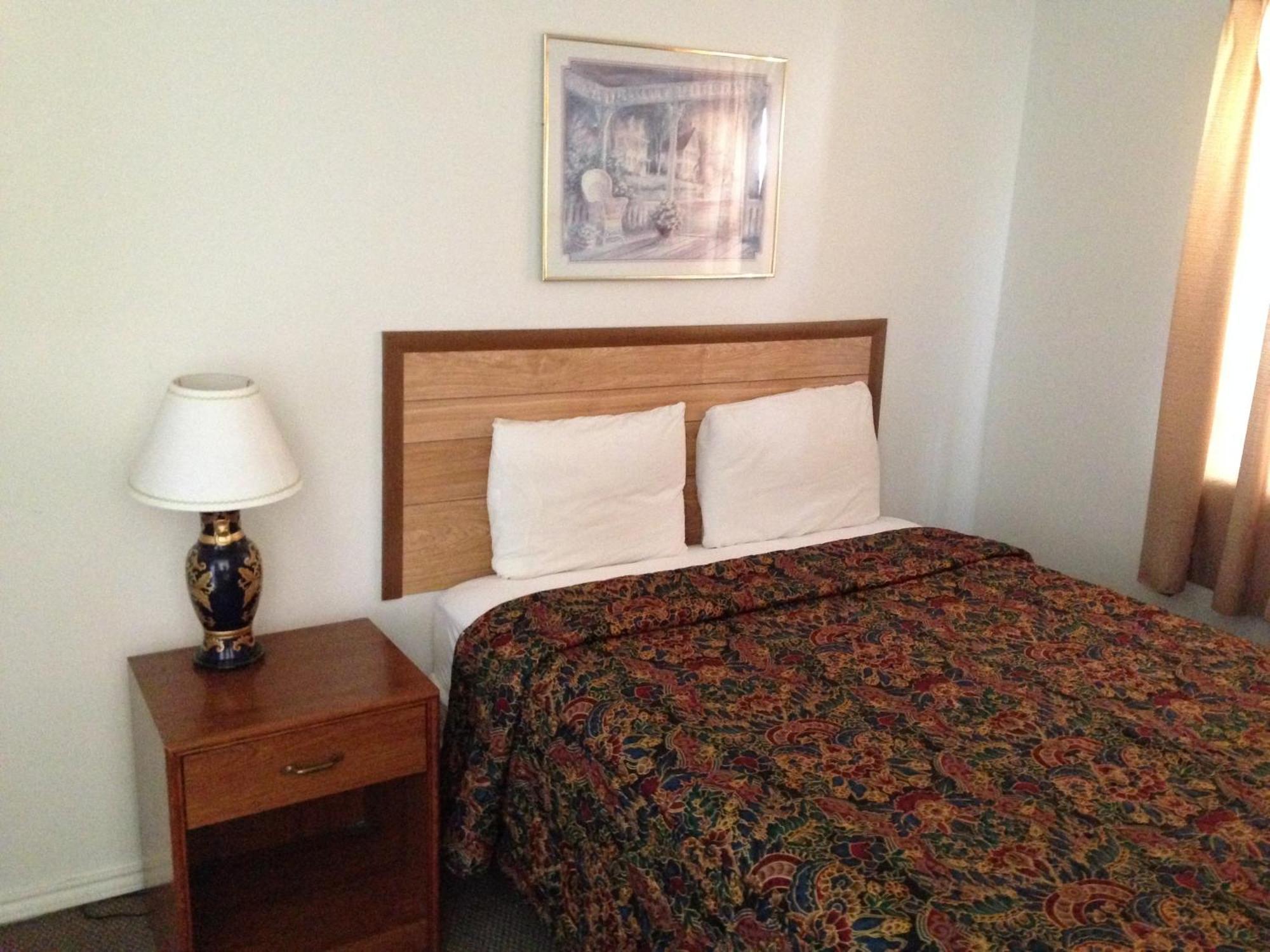 Mayo Inn Roswell Room photo